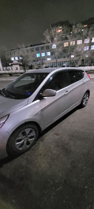 Автомобиль 2015 года