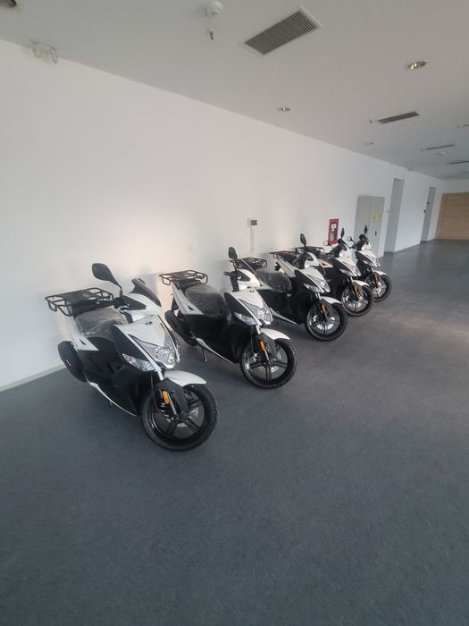 Scuter nou de inchiriat pentru delivery / 125 cc | Glovo Bolt Wolt