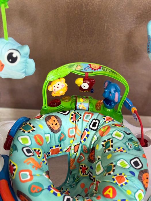 Saritor bebe Baby Jumper cu centru de activitati