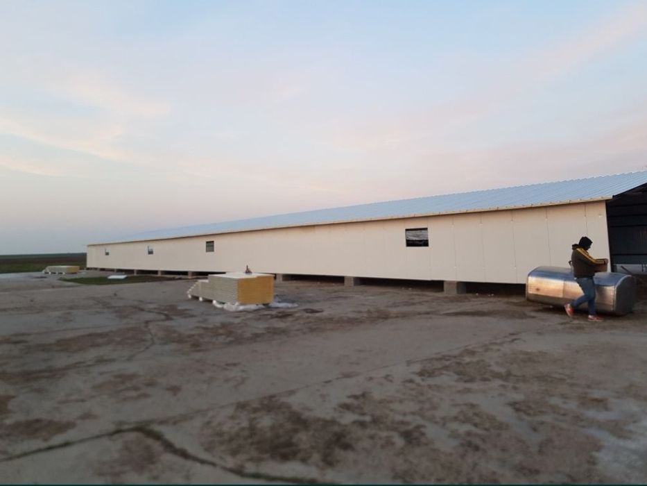 , vând hală 50 m lungime 11 lățime, 3 înălțime