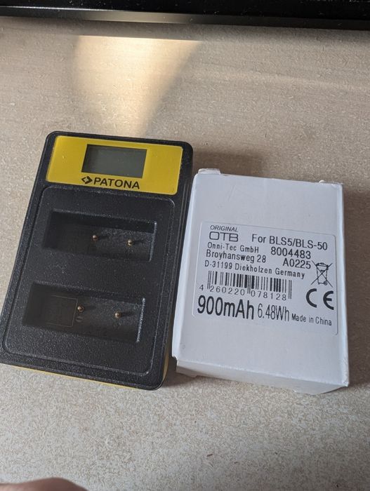 Acumulator si incarcator pentru Olympus BLS-5 / BLS-50