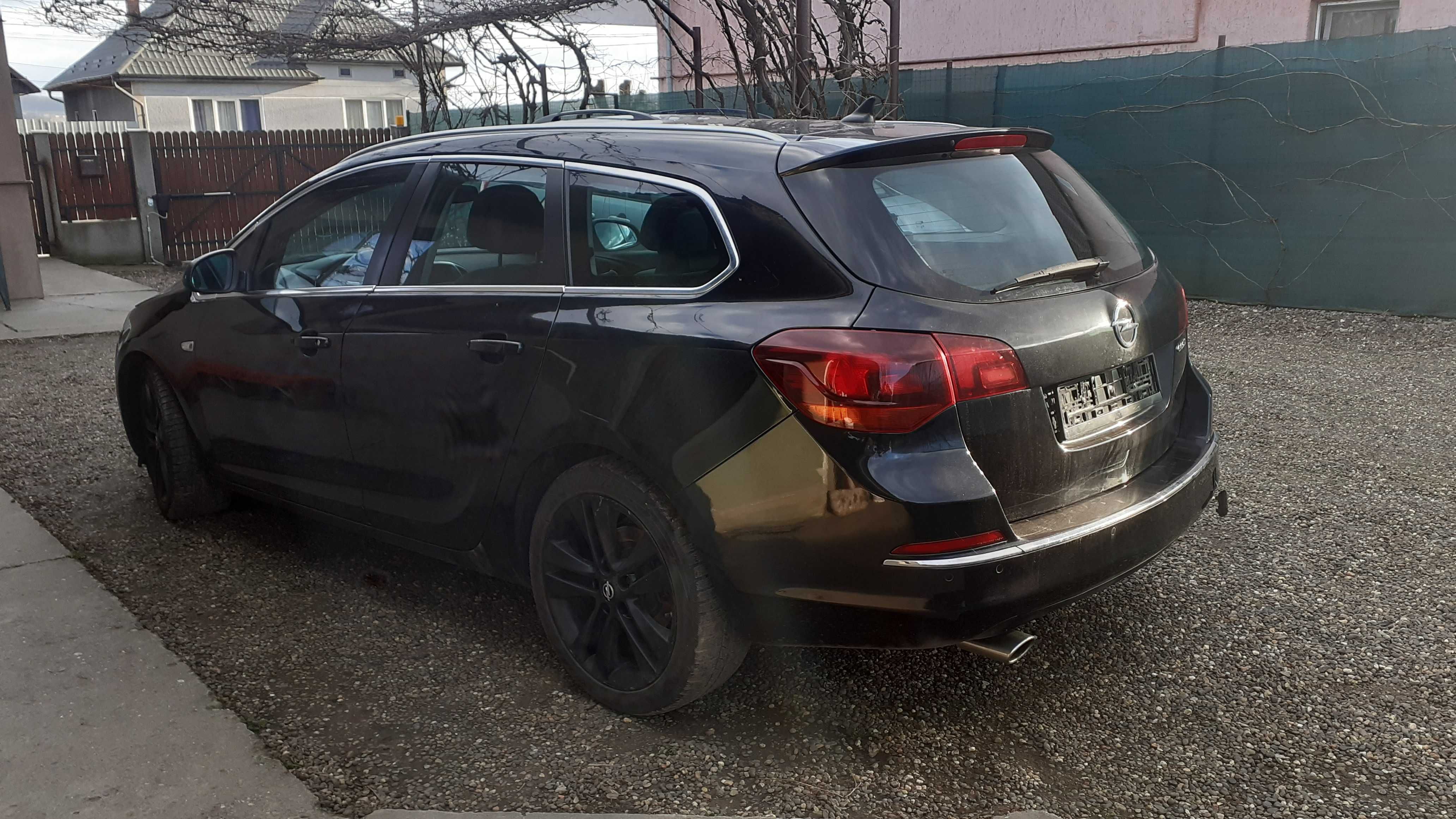 Dezmembrez Piese Opel Astra J din 2014