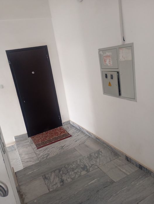 Uy sotiladi 3 xonali va 4 xonali bitta etajda