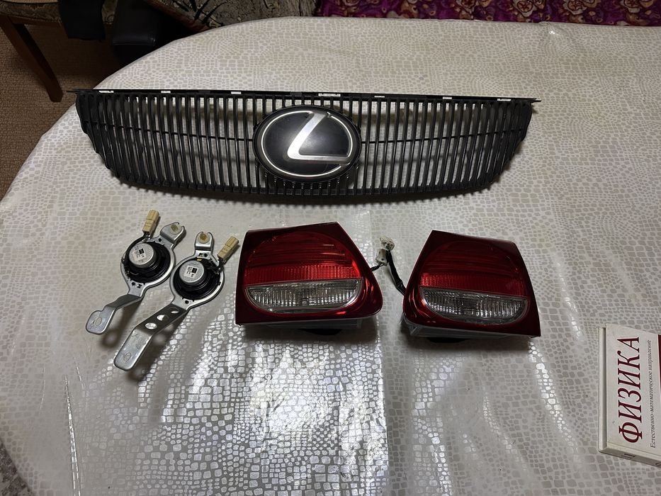Решетка, фары, руль и колонки lexus gs s190