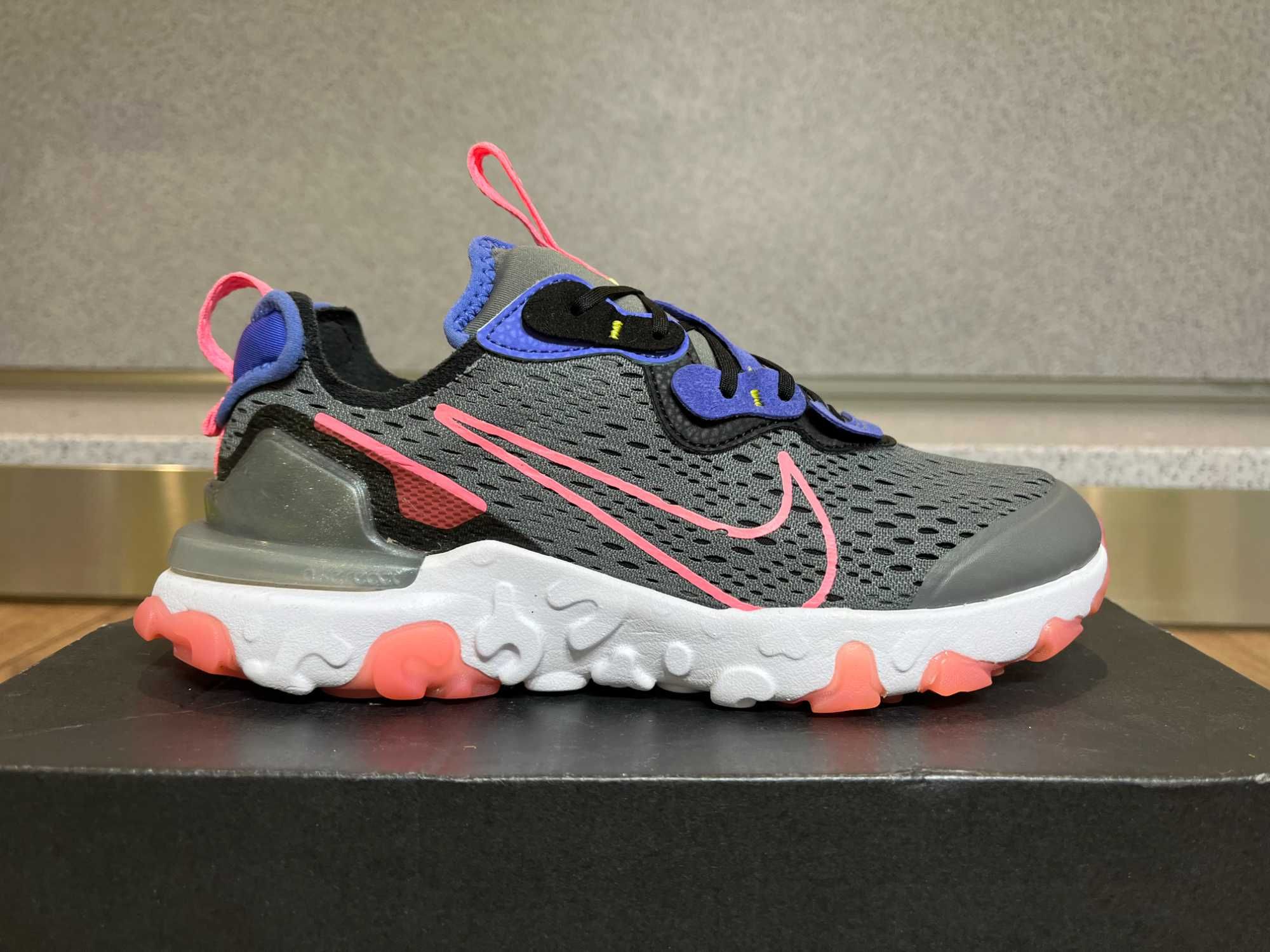 ОРИГИНАЛНИ *** Nike React Vision Smoke Grey/Sunset Pulse/Black