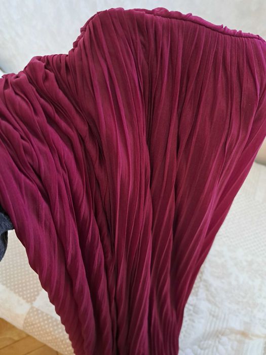 Елегантна дълга рокля в боргунди цвят за повод