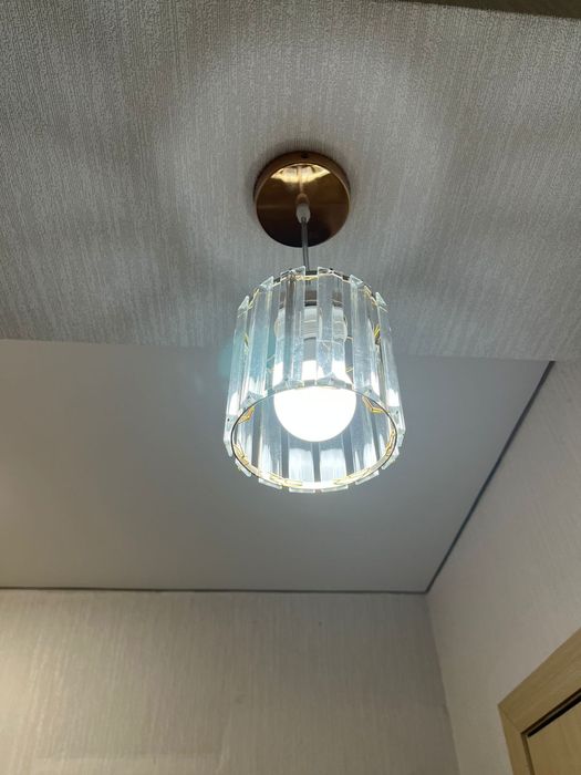 Продам люстру в отличном состоянии