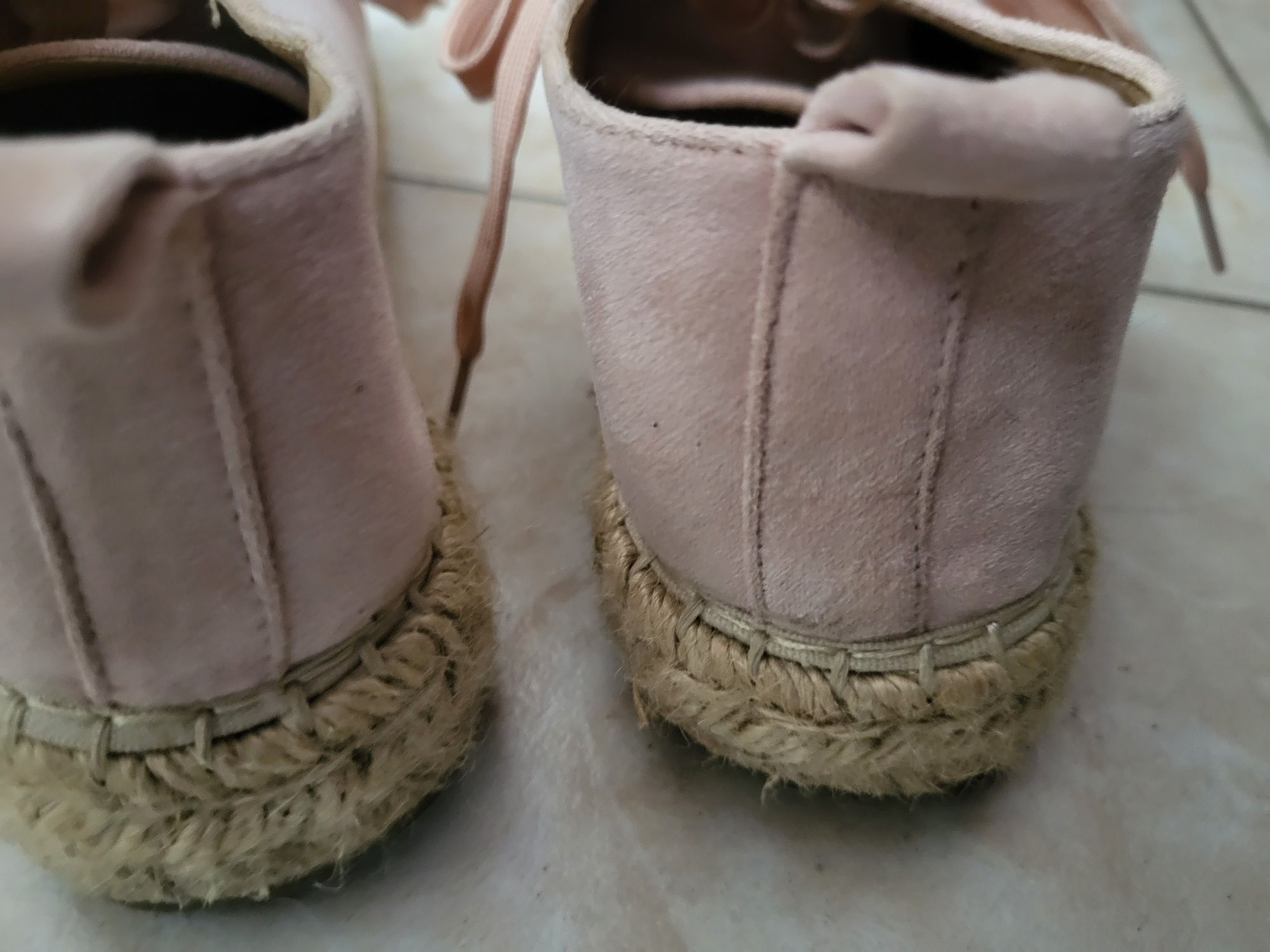 Papuci roz talpă de plută