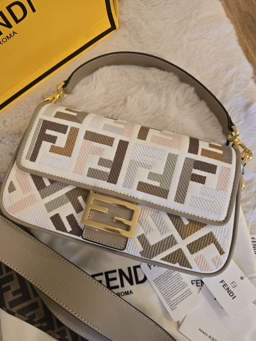Налична чанта Fendi Baguette