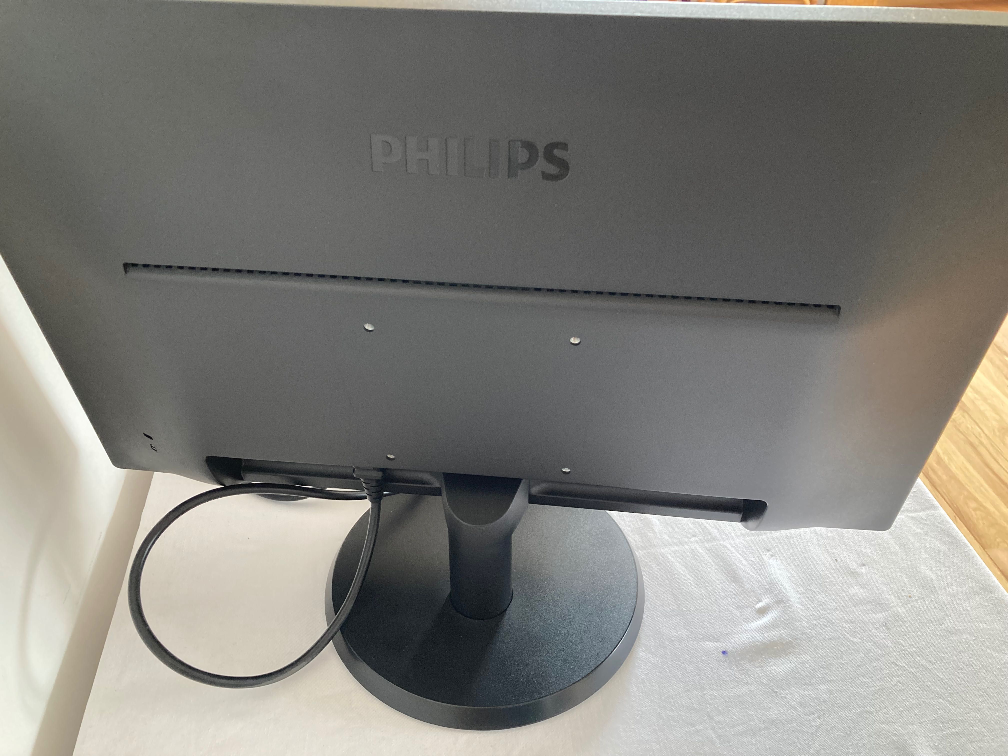 Монитор PHILIPS и компютър с диск