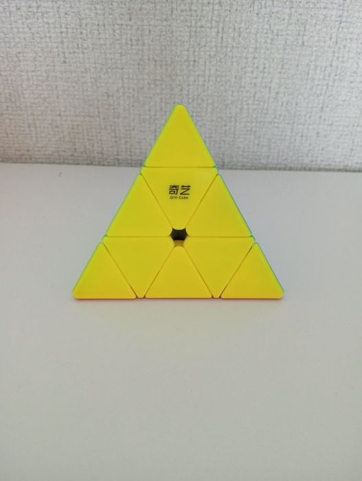 Кубик рубик пирамидка
