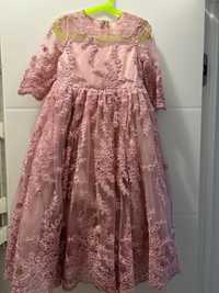 Платье кружевное,розовое ,пышное на мероприятие либо на выпускной