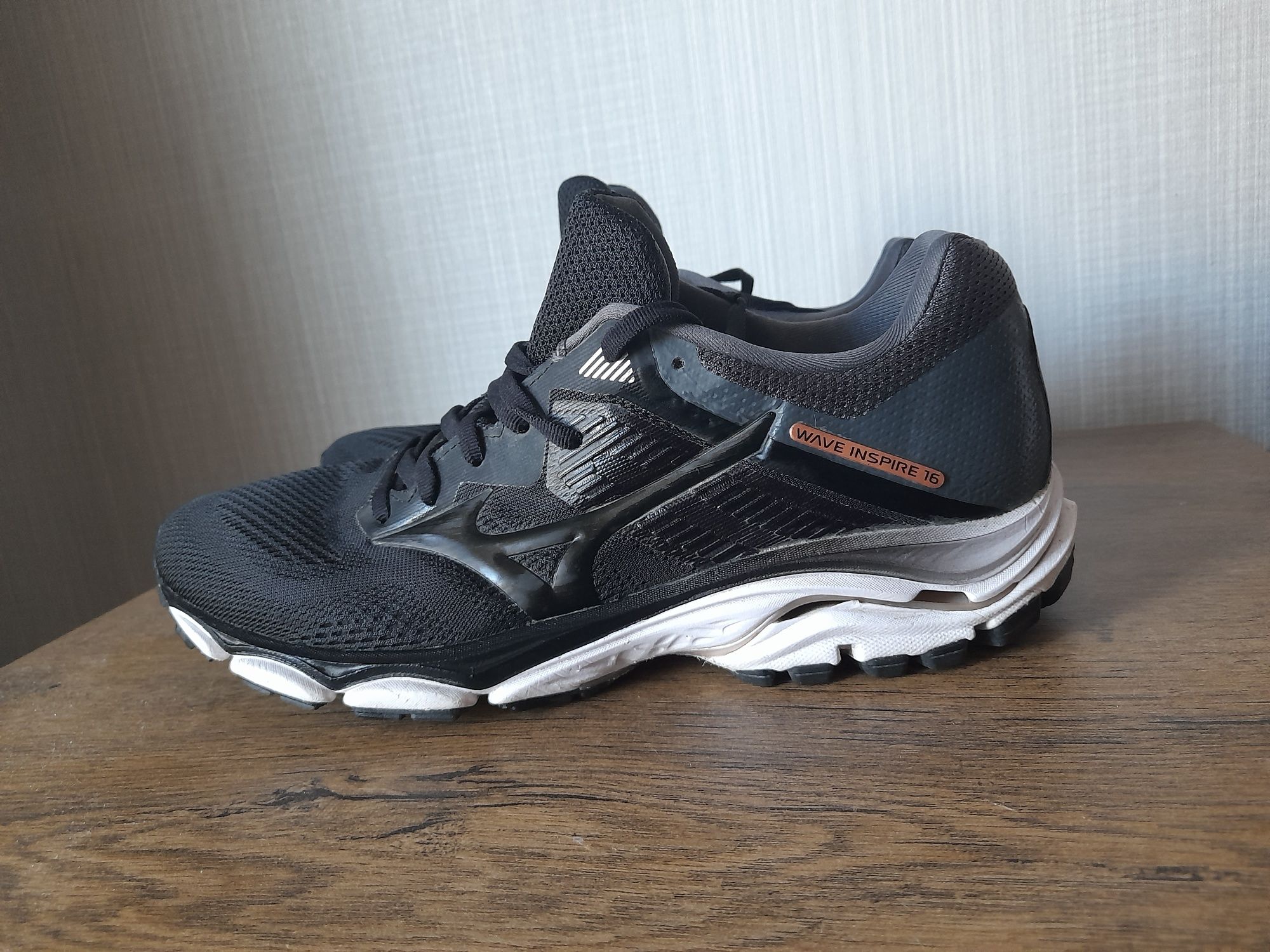 Mizuno wave inspire 16 маратонки 41 номер.