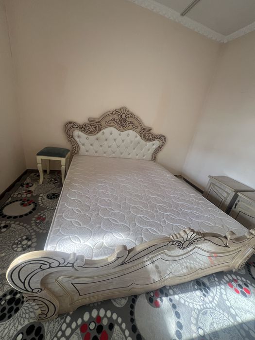 1000$ mebel yarim narxiga sotiladi