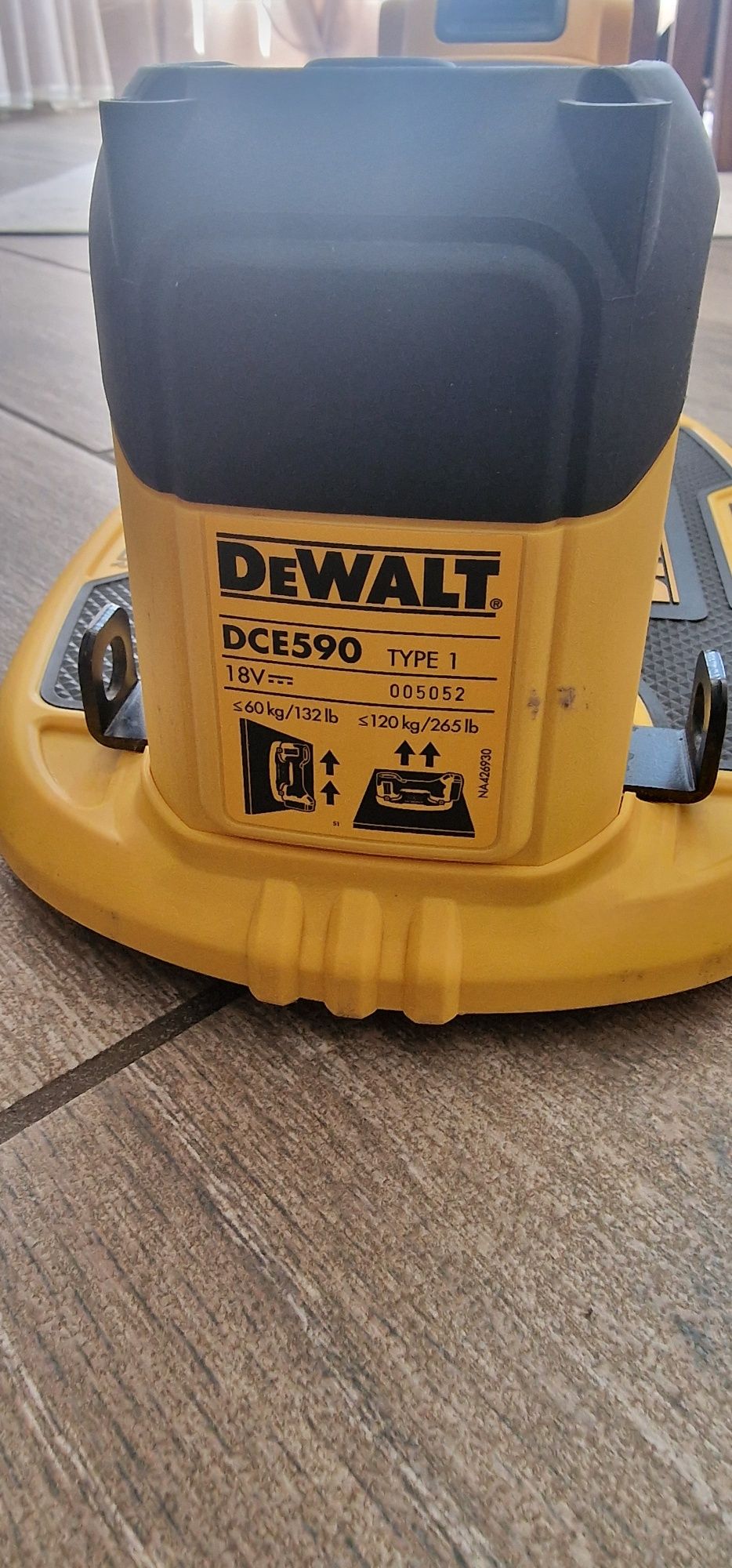 Акумулаторна вендуза DeWalt DCE590N-XJ