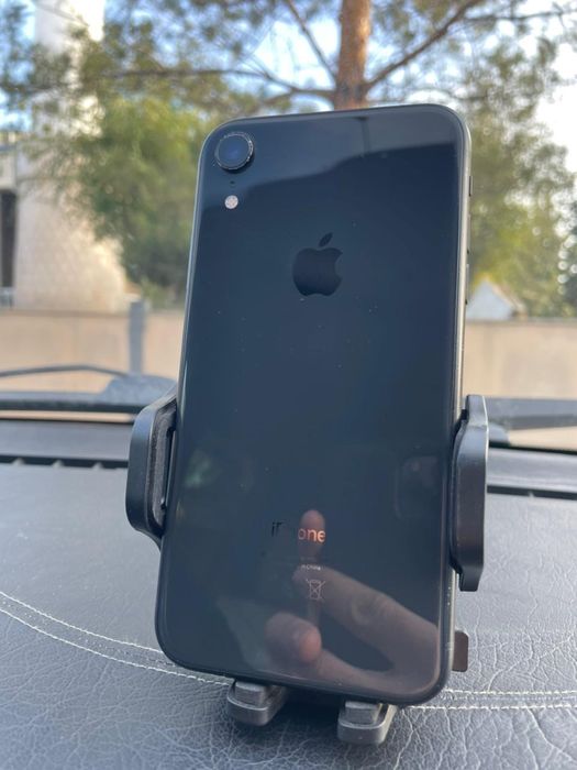 Продам iPhone XR