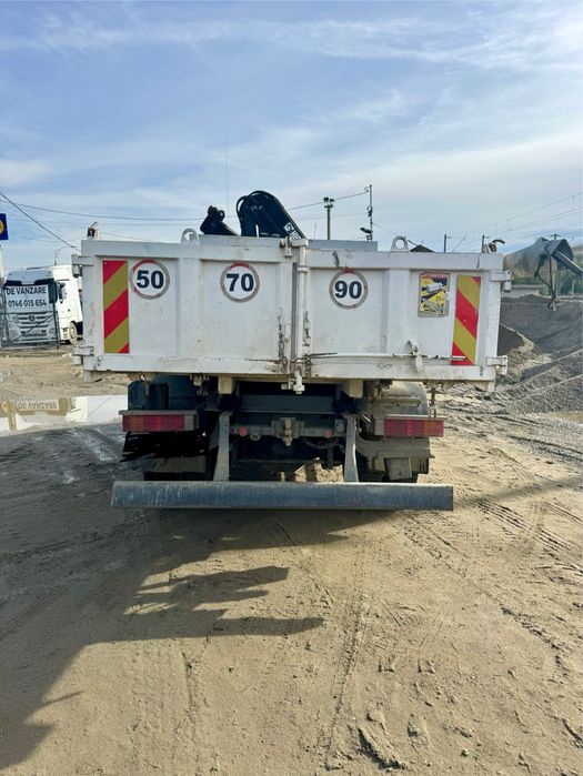 Mercedes Atego basculabil cu macara