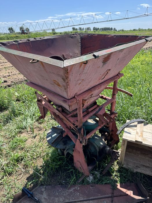 Разбрасыватель удобрений