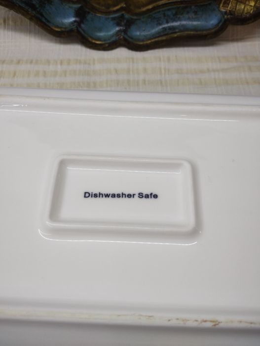 Бяла тавичка за печива , без забележки