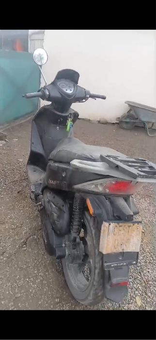 Vand scuter (Pret Negociabil)