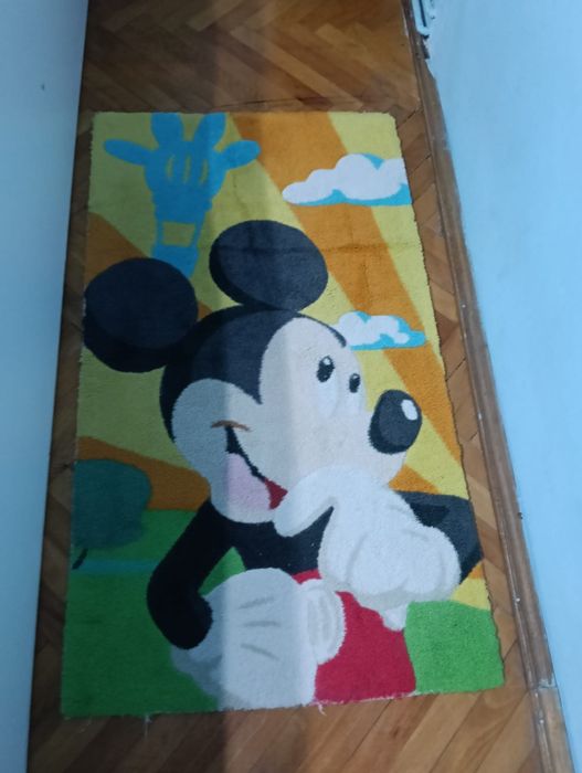 Vând covor Mikey Mouse