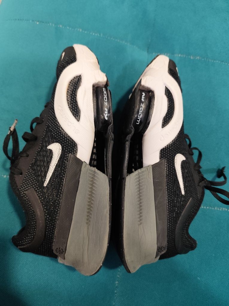 Маратонки Nike Air Zoom и Under Armour