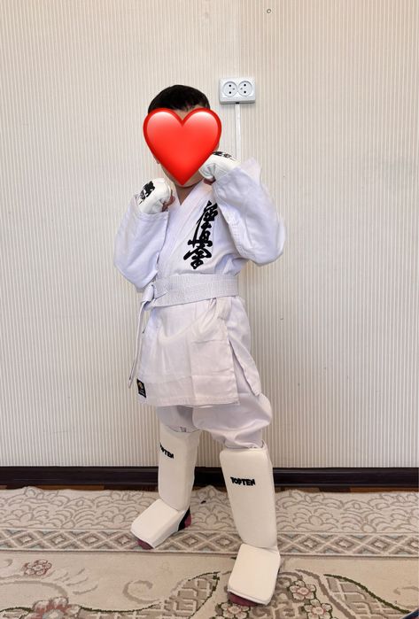 Форма Каратэ полный комплект со шлемом