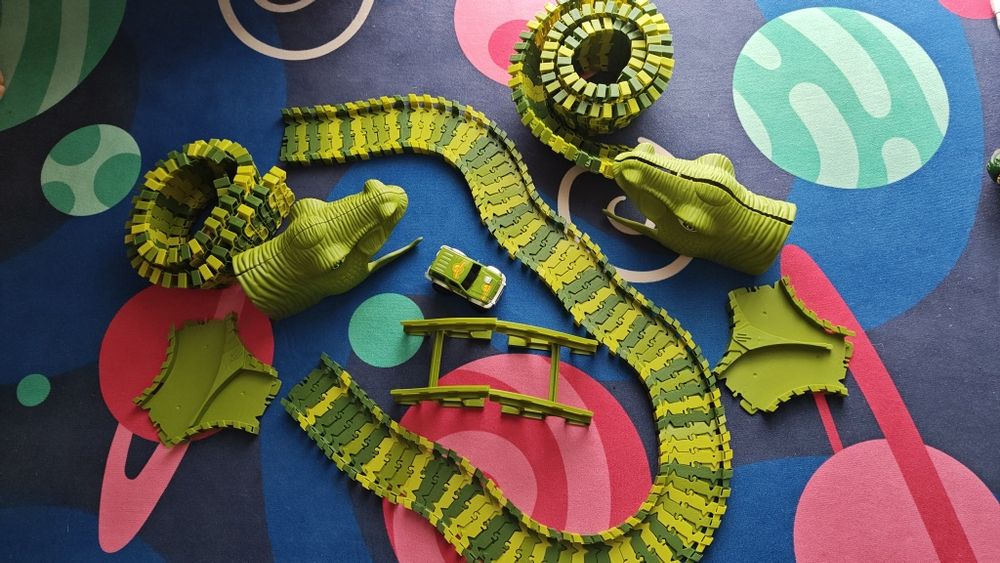 Traseu pista flexibila dinozauri