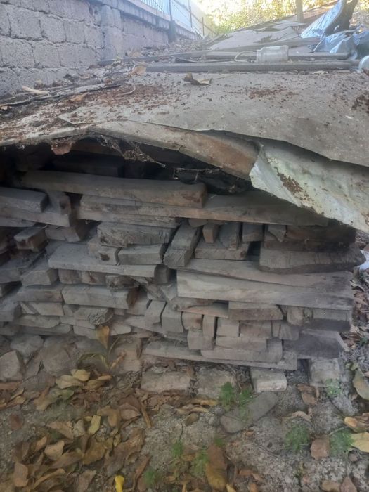 15 кубов обрезного ореха, сухой. Размеры разные.