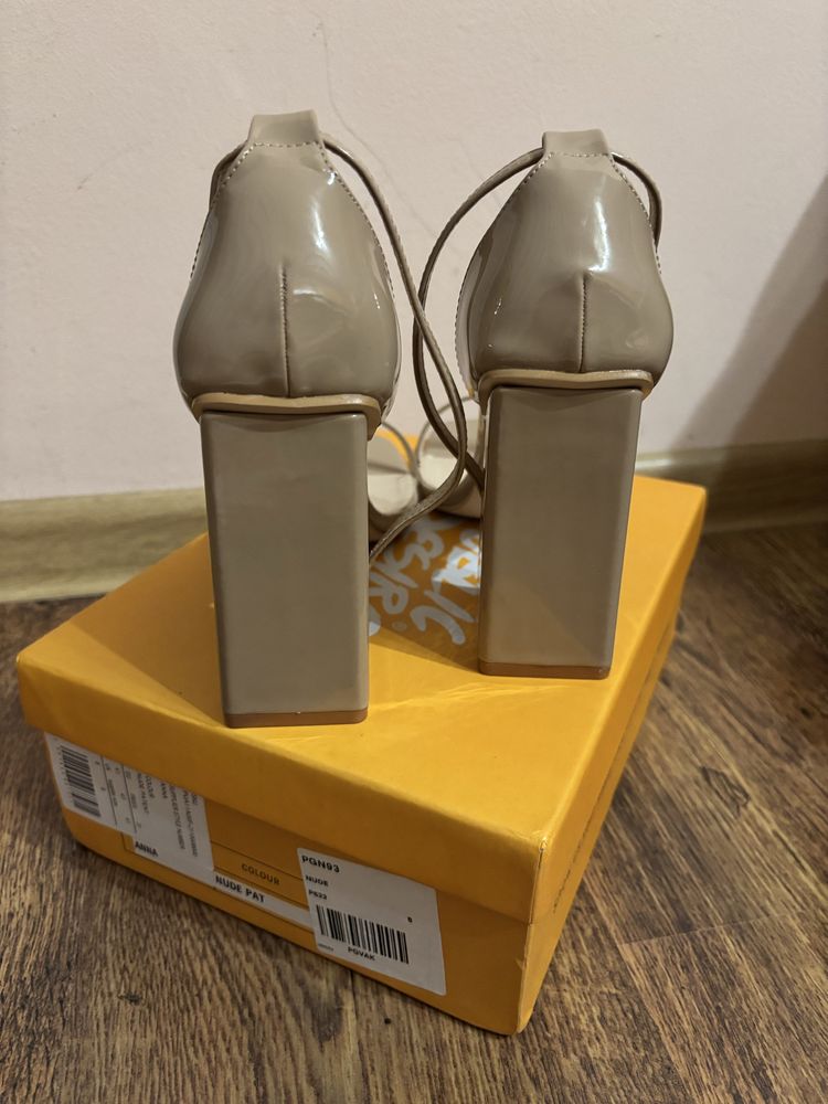 Обувки Public Desire