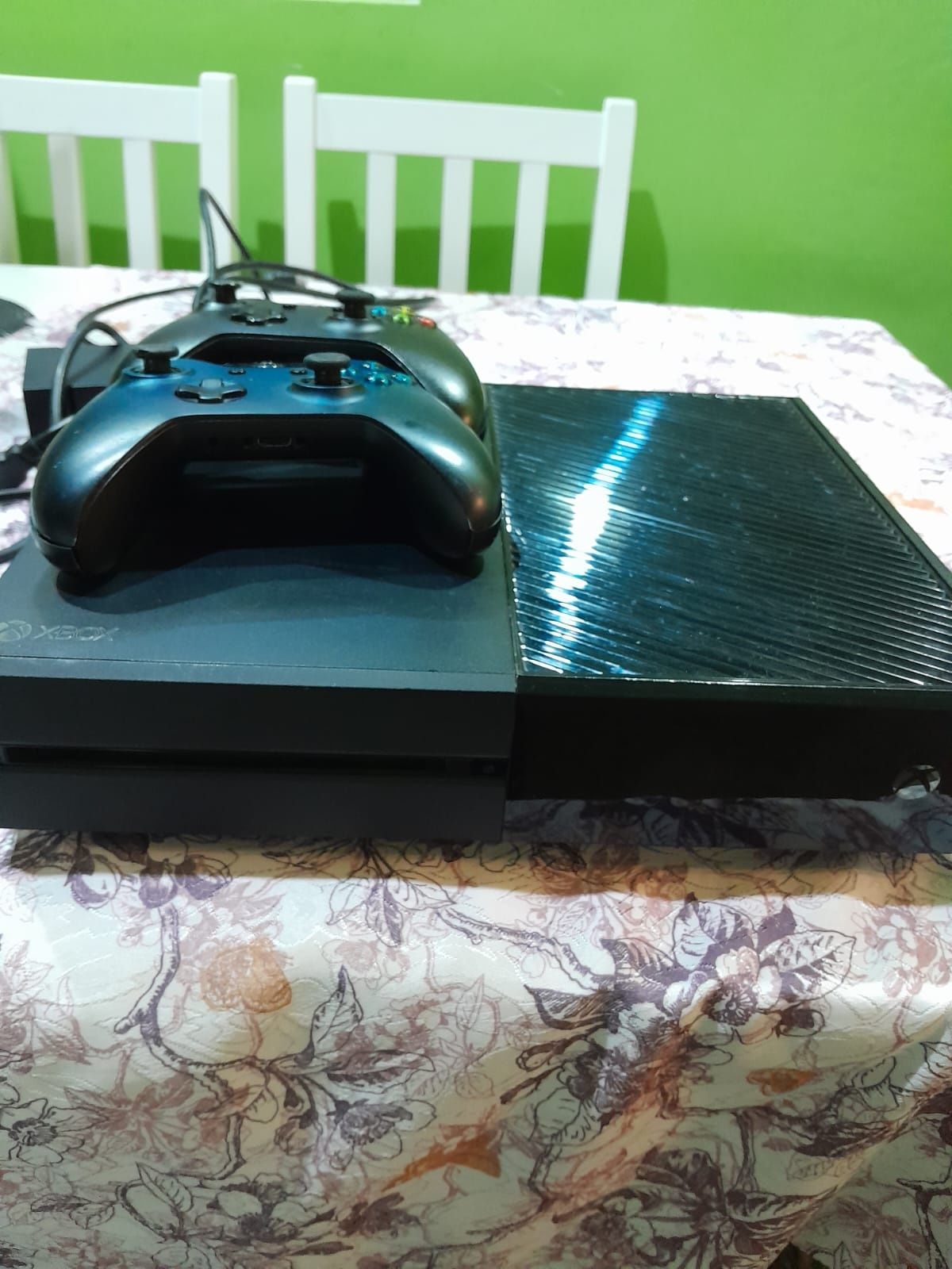 Vând Xbox one negru