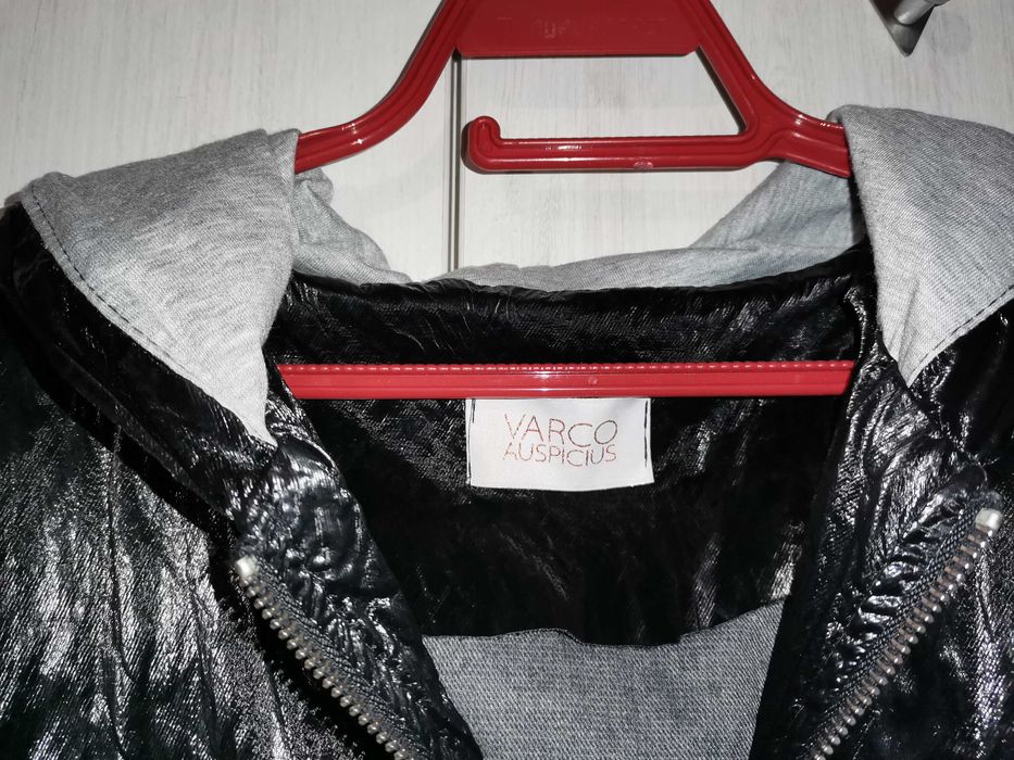 Дамско модно черно късо яке