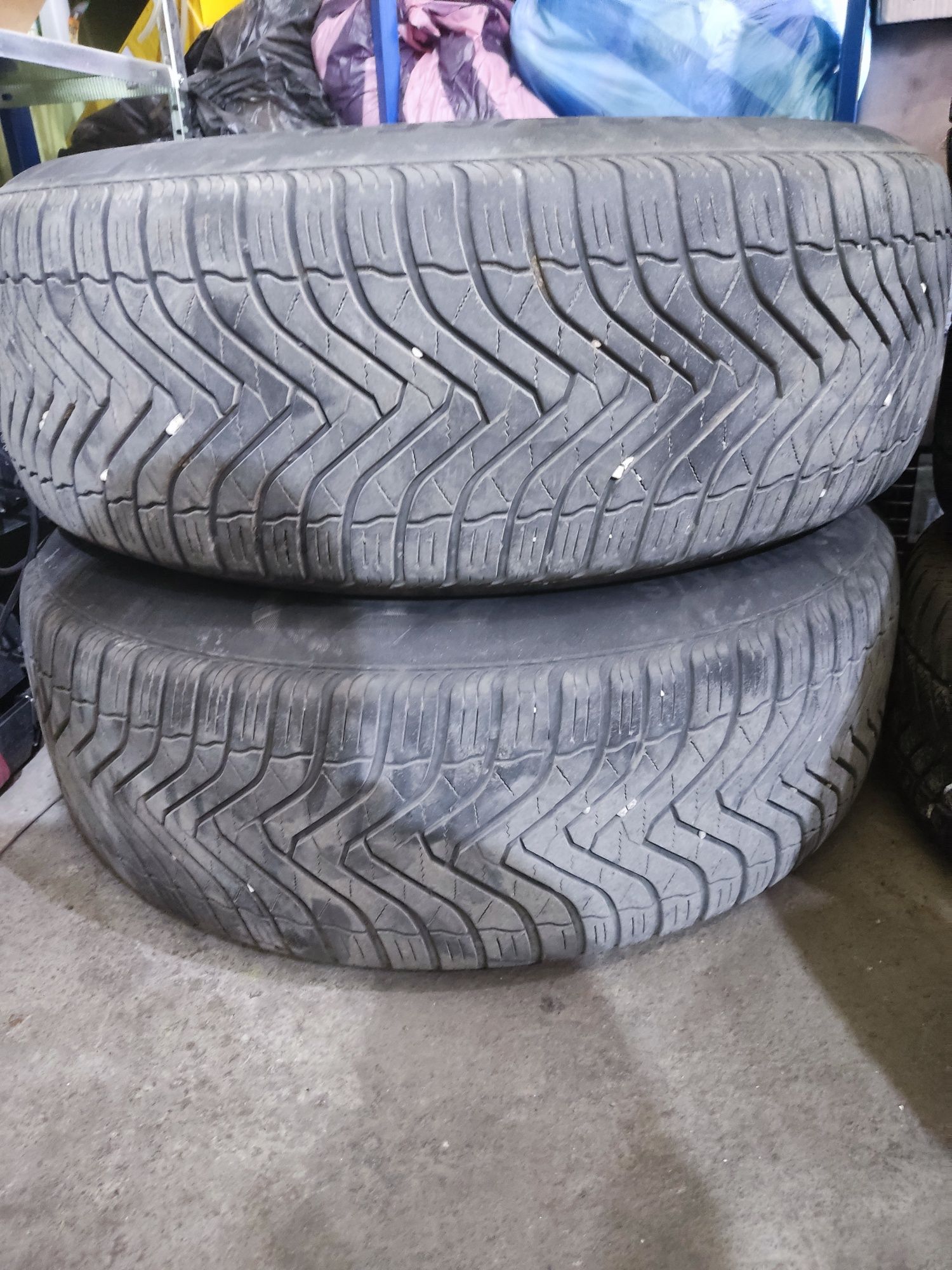 Продават се само гумите без джанти GripMax 235-65-17ки Дот 23