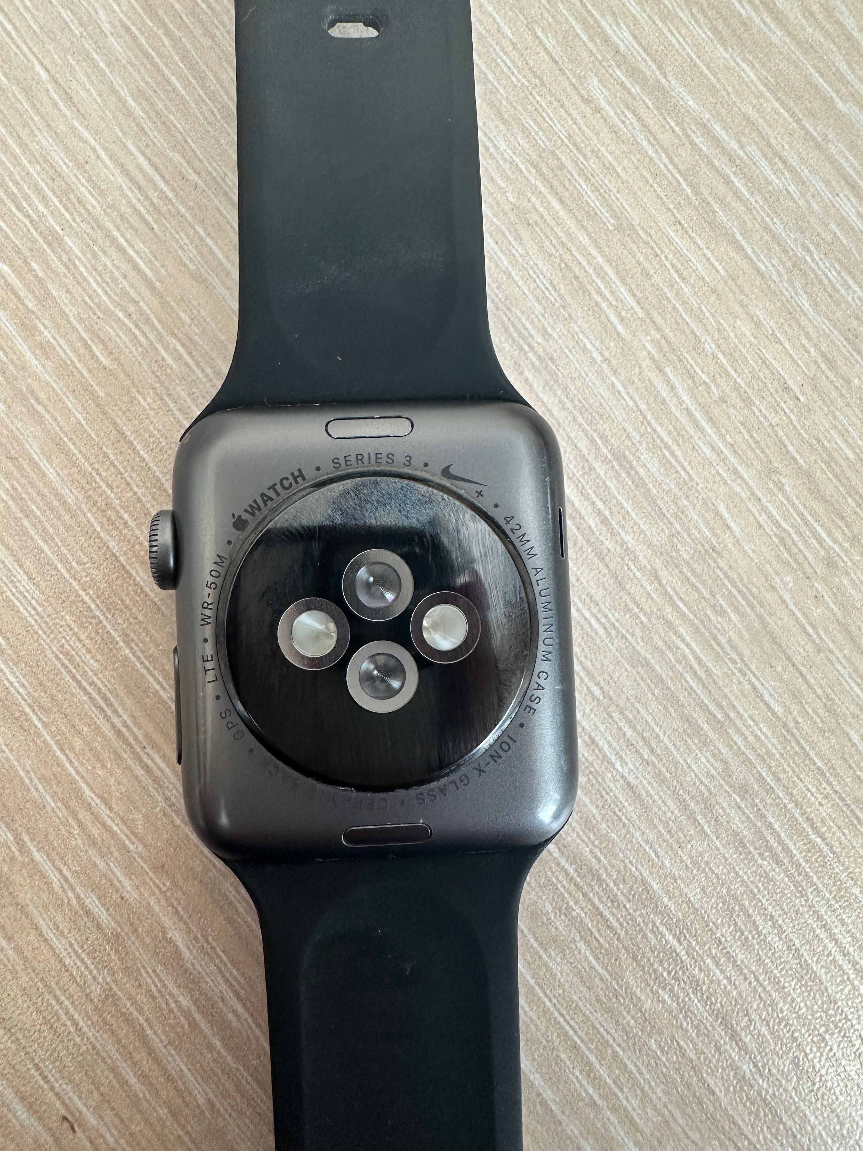 Apple watch series 3 , nike 42 mm