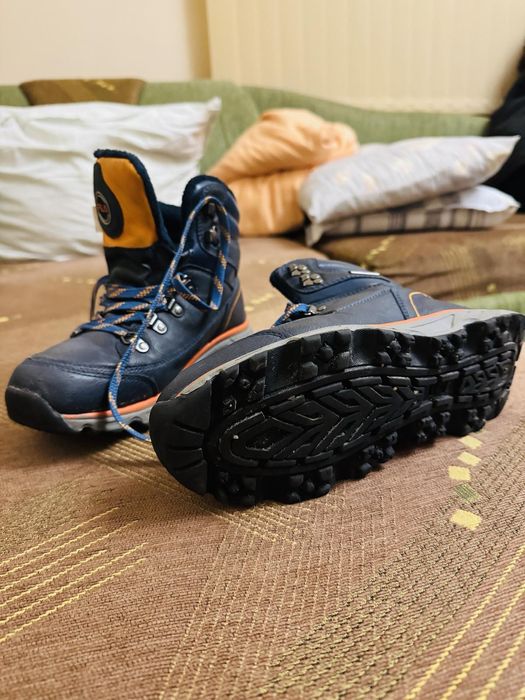 Продавам детски бутуши 37 номер