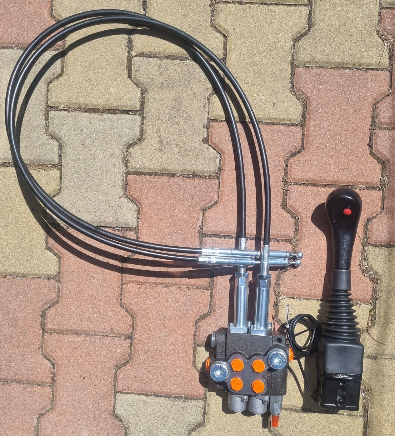 Distribuitor hidraulic cu joystick și cabluri 1.5m incarcator frontal