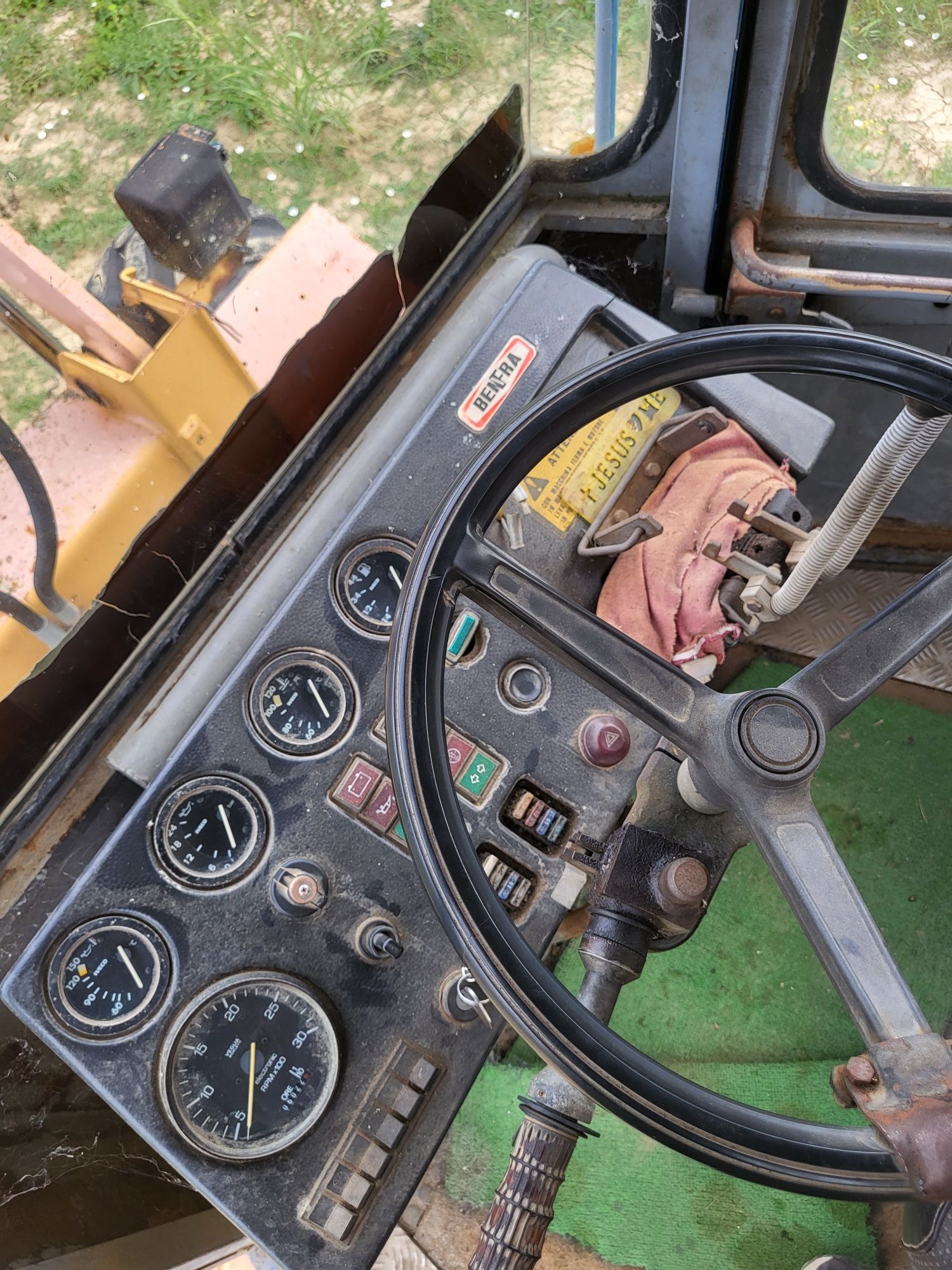 Vând buldoexcavator