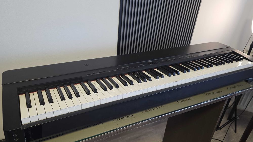 Pian digital portabil Yamaha P-155 B