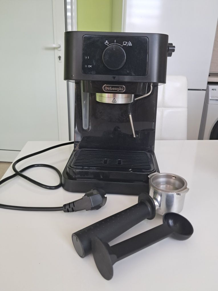 Кафемашина DeLonghi EC230.BK