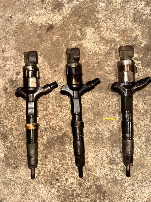 Дюзи toyota avensis 2.0D4d 4pin