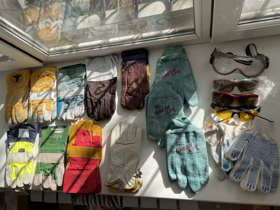 Рабочие перчатки, очки, маски