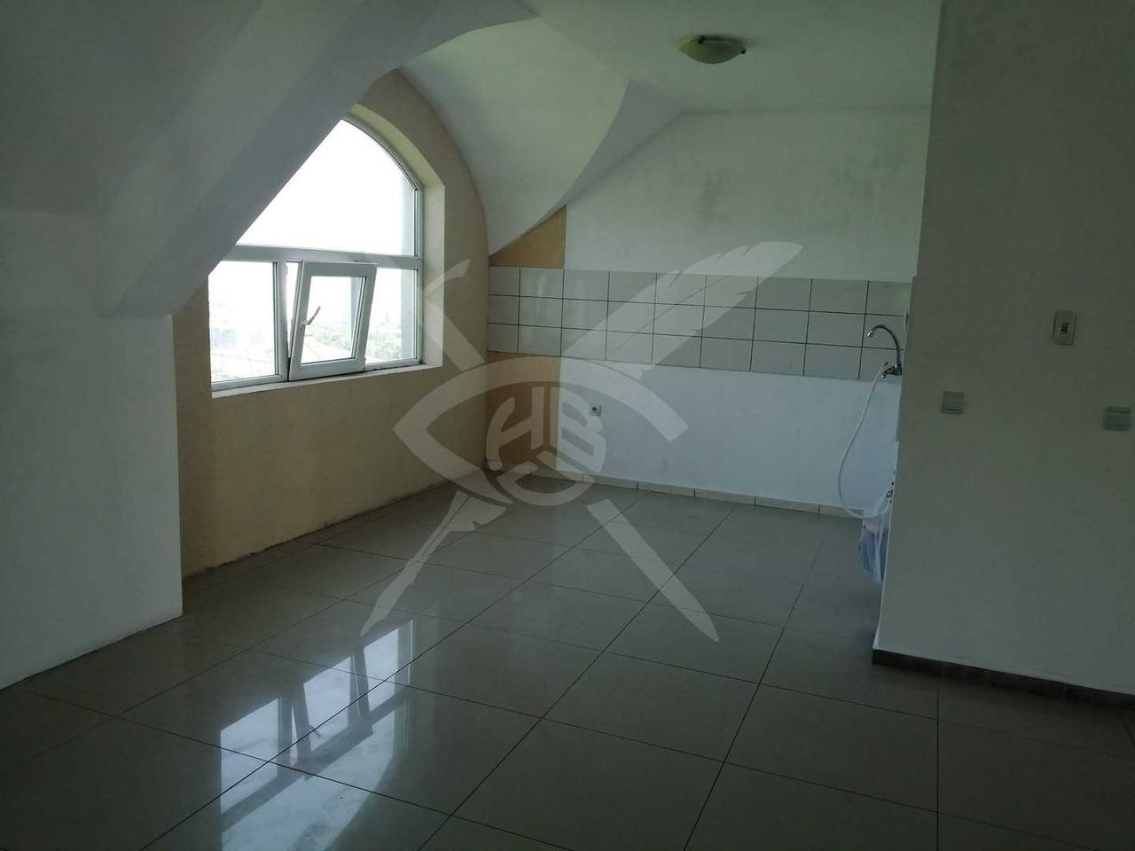 Продава се Тристаен апартамент в Варна, Лятно кино Тракия - 92 кв.м за 1305 €/кв.м - Снимка #1