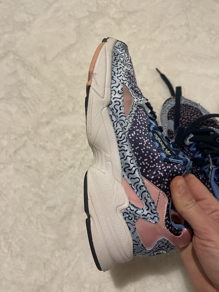 Кроссовки adidas . В отличном состоянии 40/5.