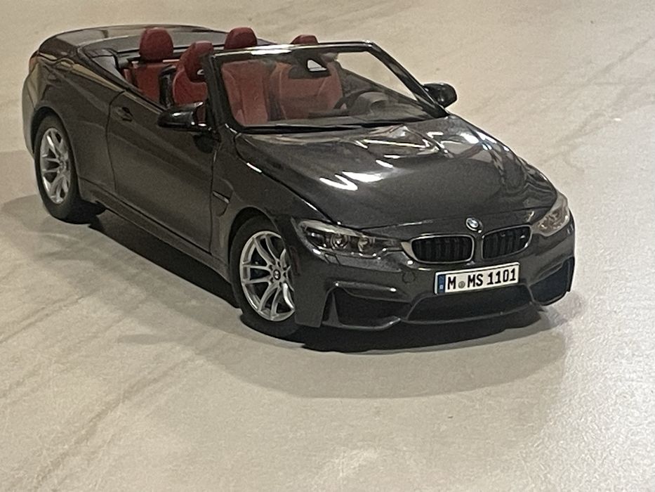 BMW F 33 1/18 Paragon