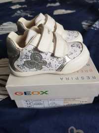 Pantofi Geox nr.22