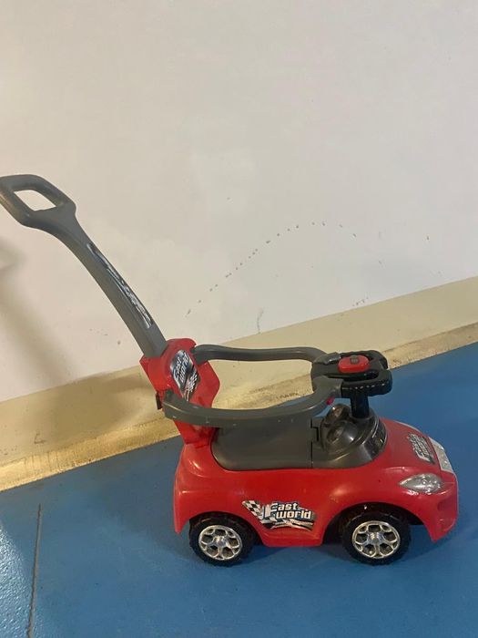 Детская машинка в рабочем состоянии