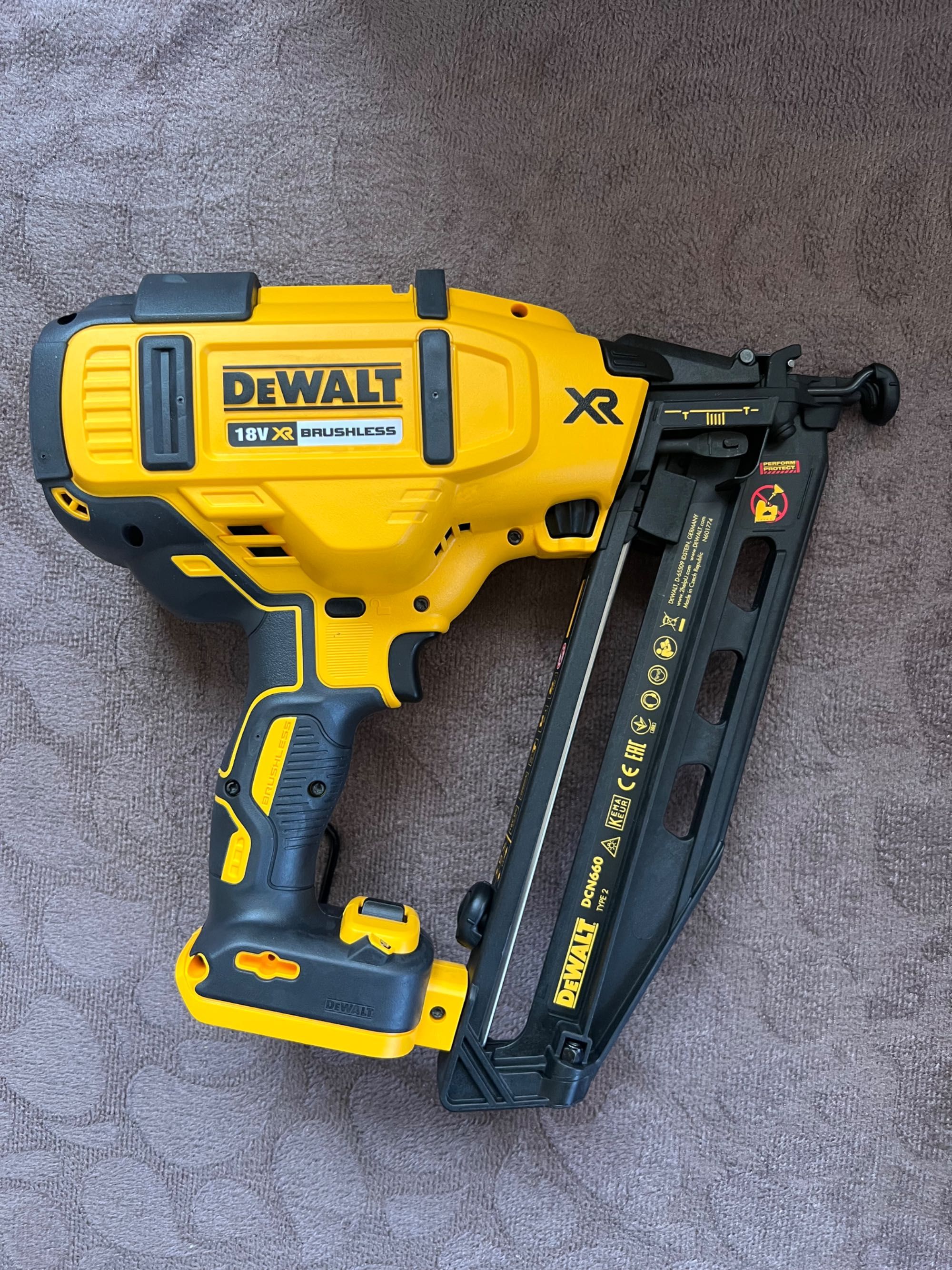 Акумолаторен такер Dewalt DCN660