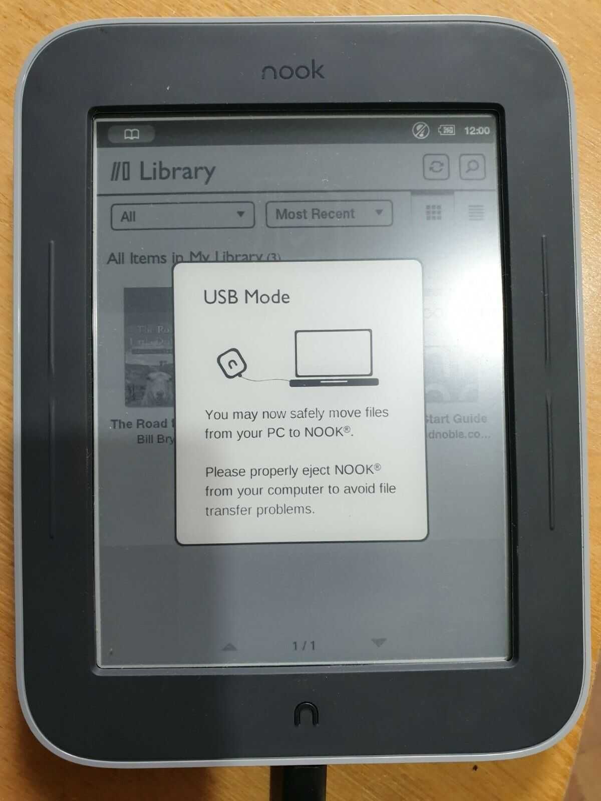 B&N Nook Simple Touch GlowLight - NOOK електронен четец с подсветка