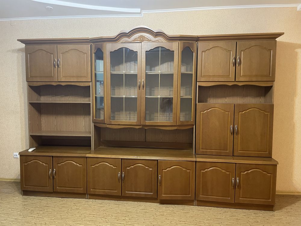 Сервант 3,20м б/у