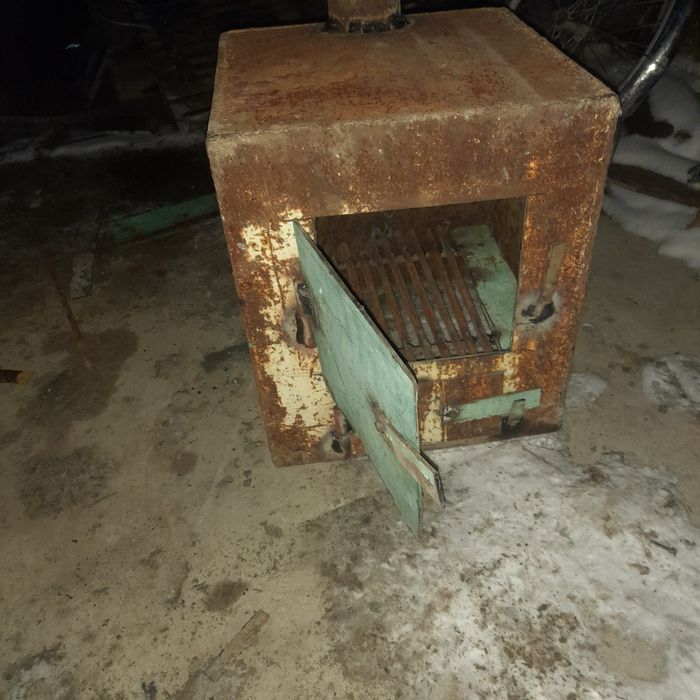 Продается печь буржуйка толстостеная хорошем состоянии